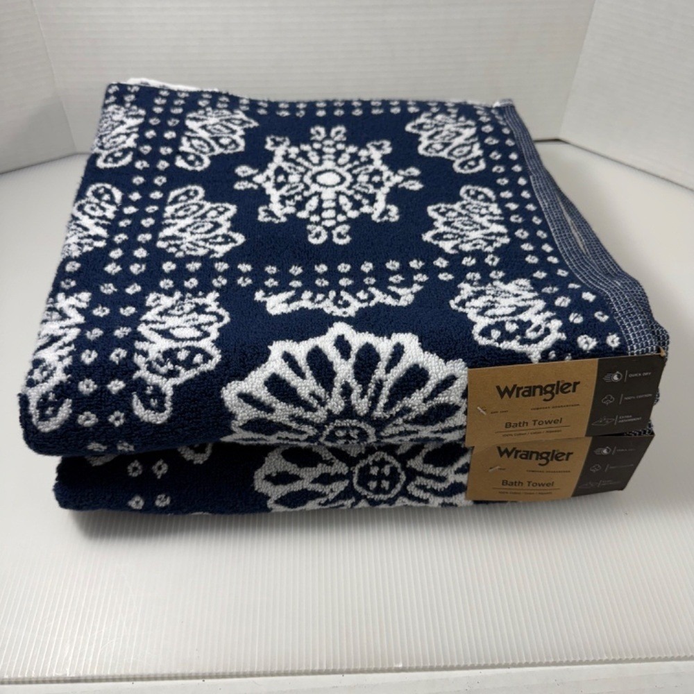 Wrangler 2 Bath Towels Set, NWT Blue Bandana Country Western